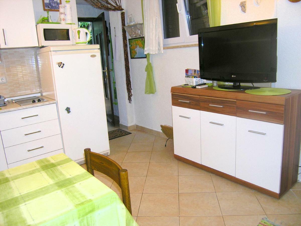 Studio Apartment Tamara Krk Town Buitenkant foto